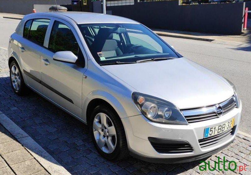 2005' Opel Astra photo #3