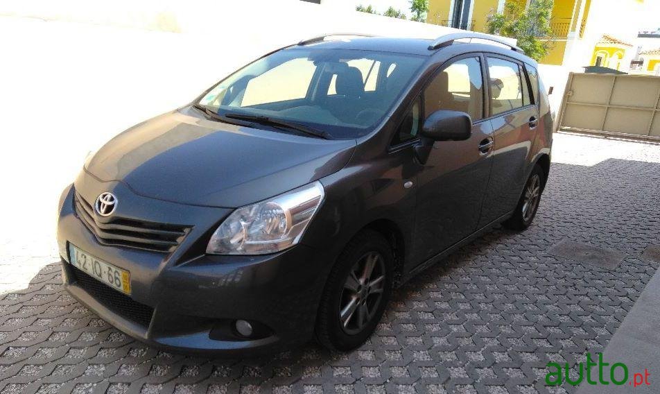 2010' Toyota Verso photo #1