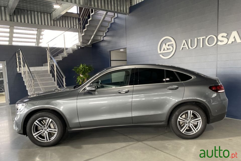 2022' Mercedes-Benz GLC 300 photo #2