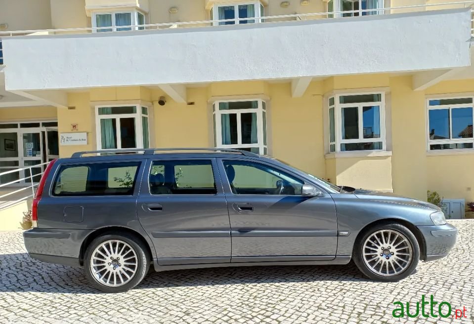 2003' Volvo V70 photo #4