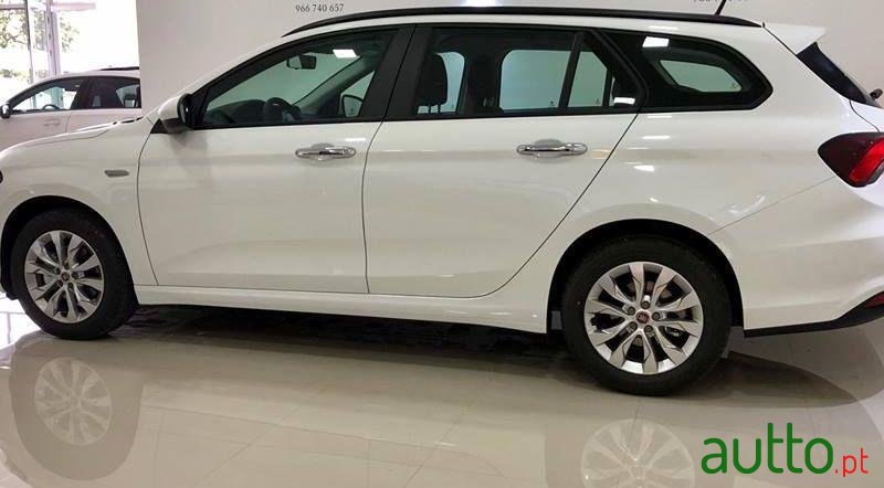 2019' Fiat Tipo Station Wagon photo #1