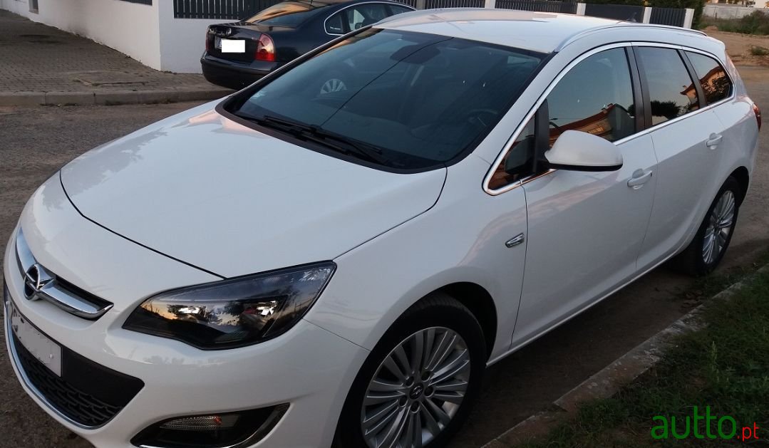 2014' Opel Astra Sports Tourer photo #5