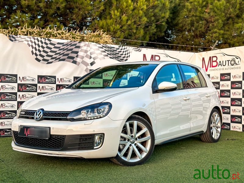 2011' Volkswagen Golf photo #2