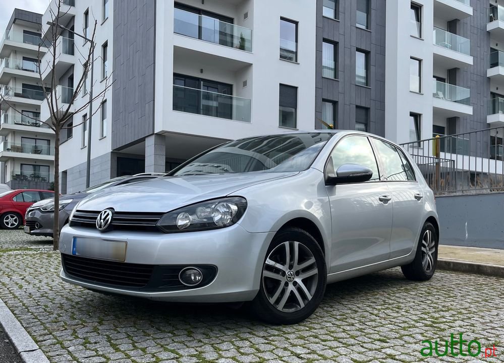 2010' Volkswagen Golf photo #2