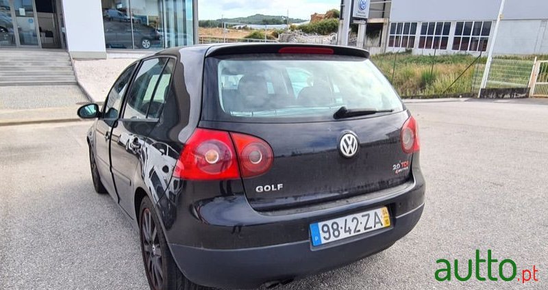2004' Volkswagen Golf Sport photo #2