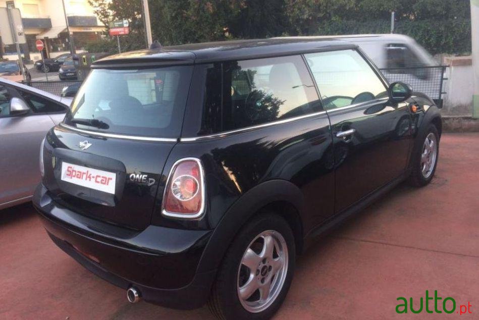 2011' MINI Cooper D photo #1