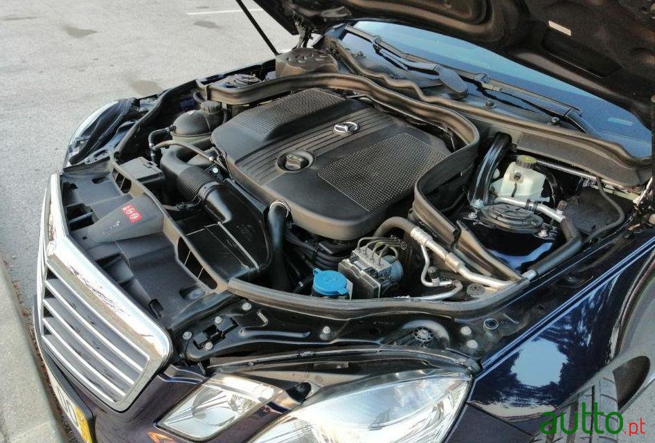 2009' Mercedes-Benz E-250 photo #4