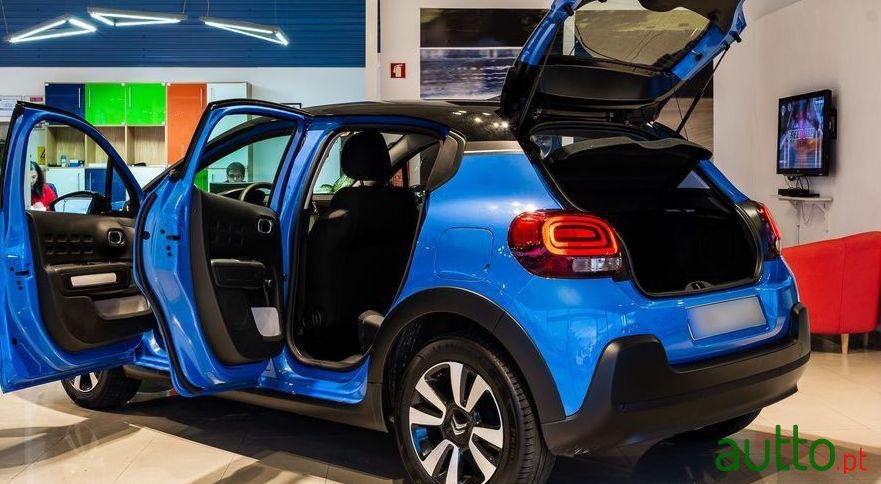 2018' Citroen C3 1.2 Pureteck Feel photo #2