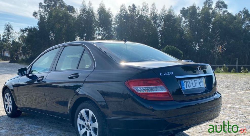 2011' Mercedes-Benz C-220 photo #3