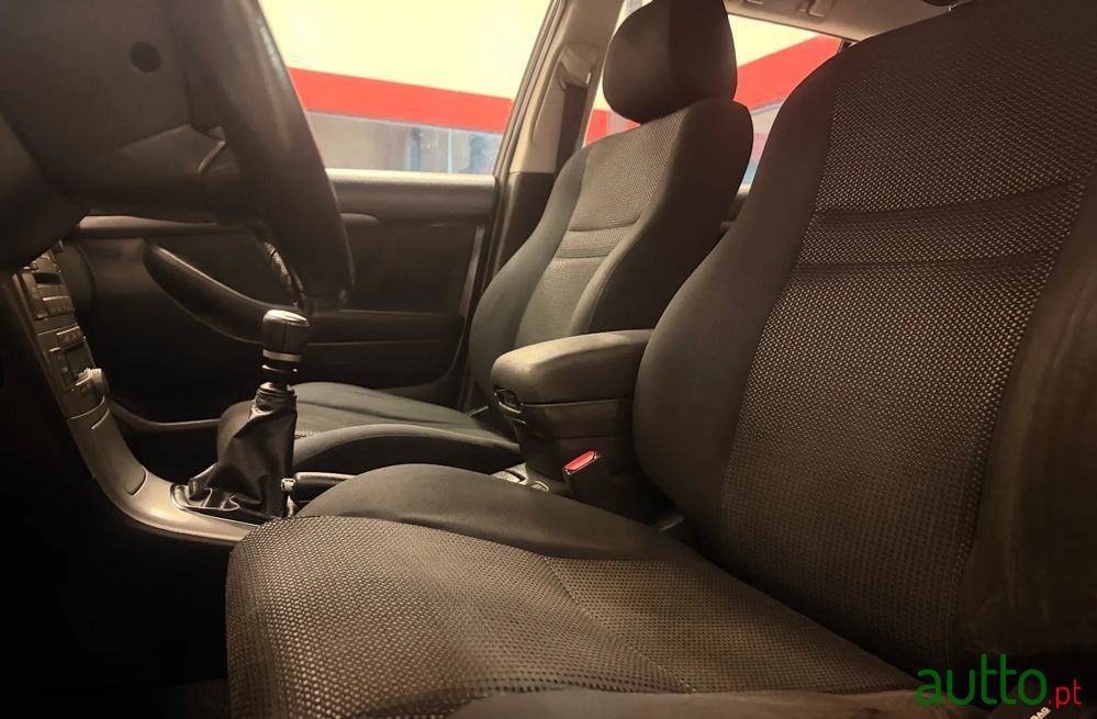 2007' Toyota Avensis Sw photo #6