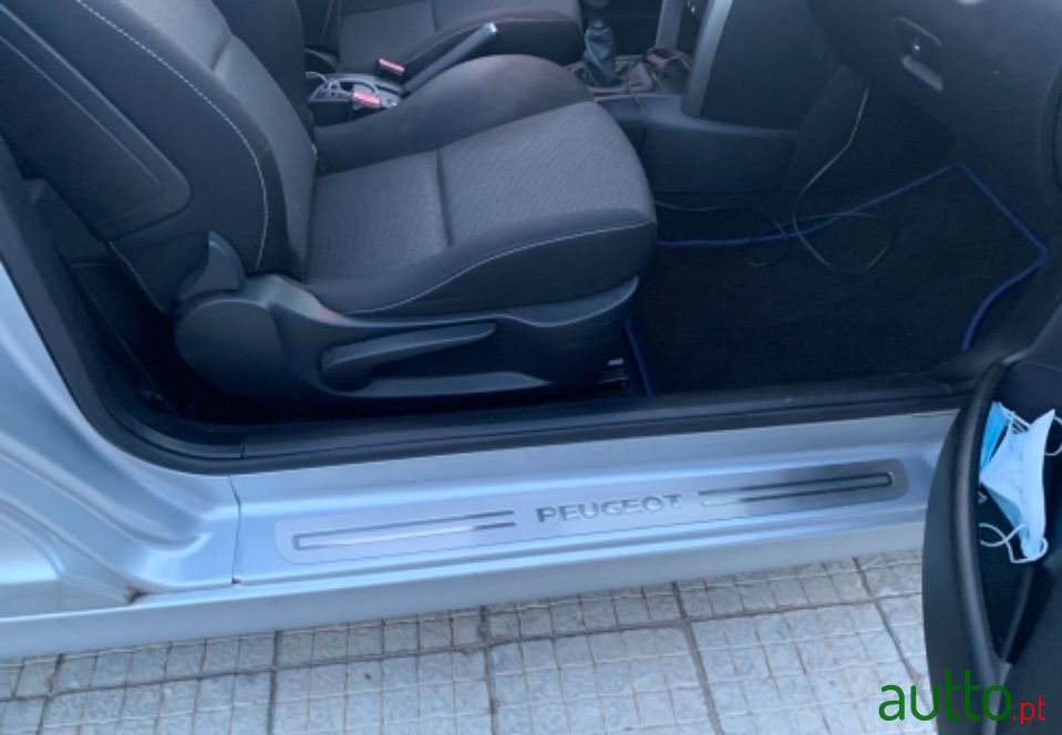 2010' Peugeot 207 photo #3