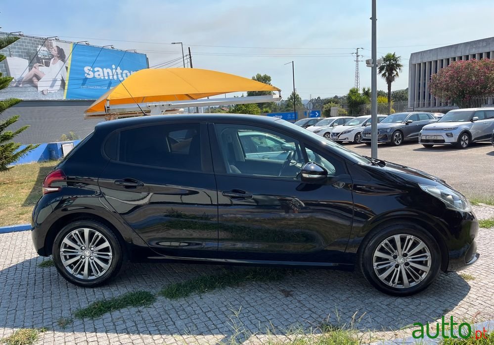 2019' Peugeot 208 photo #5