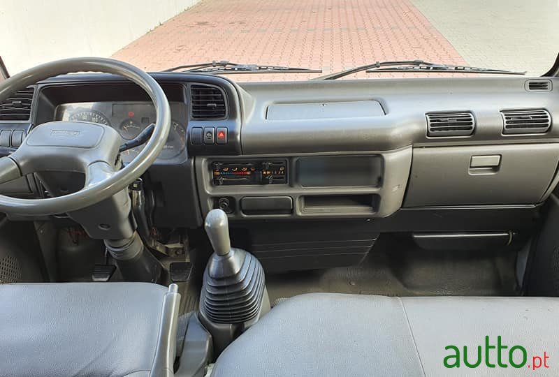 2001' Isuzu i-Series photo #3
