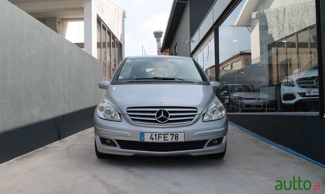2008' Mercedes-Benz B-180 photo #3