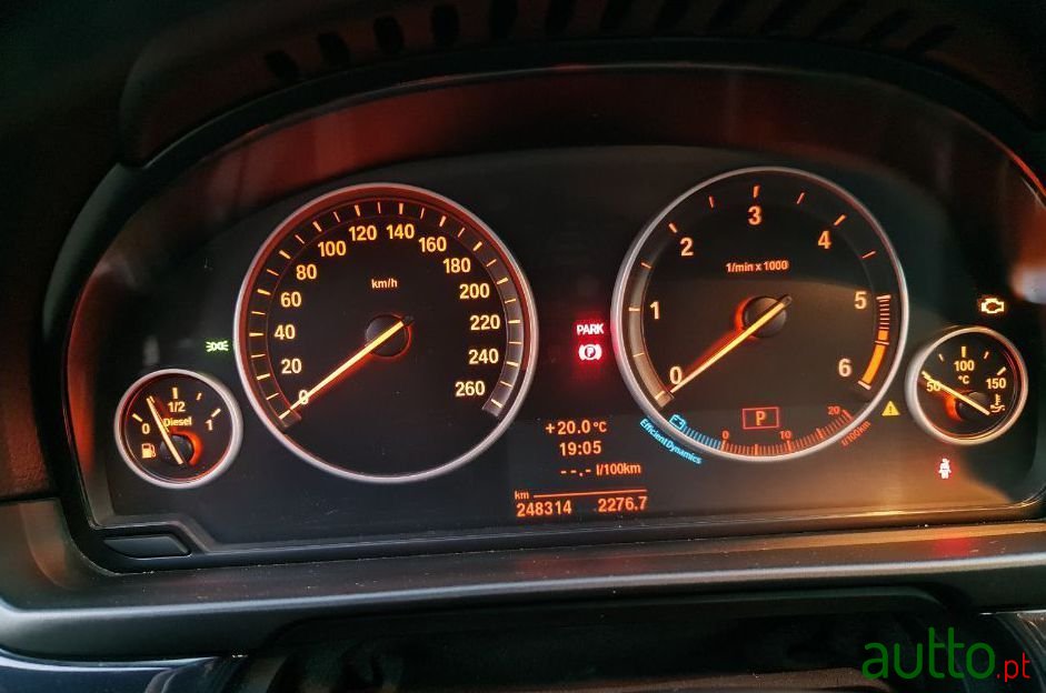 2011' BMW 520 Ver-D photo #4