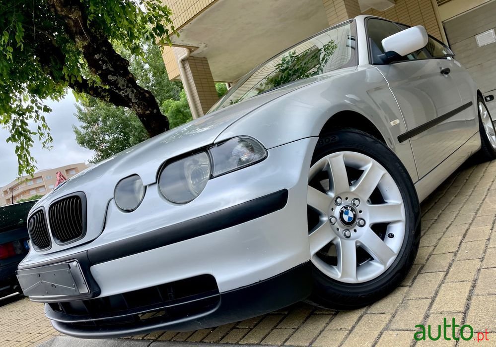 2002' BMW 318 photo #1