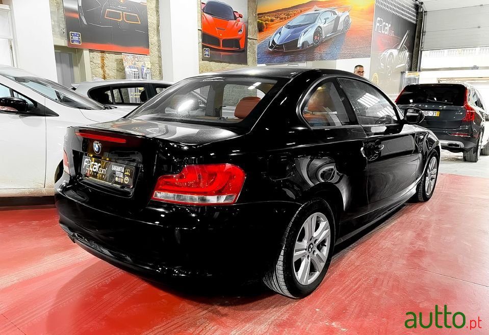 2011' BMW 118 photo #6