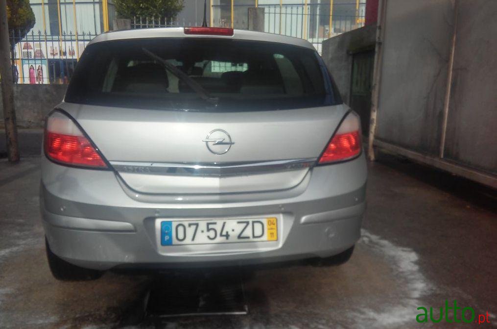 2004' Opel Astra 1.7 Cdti Cosmo M5 photo #2
