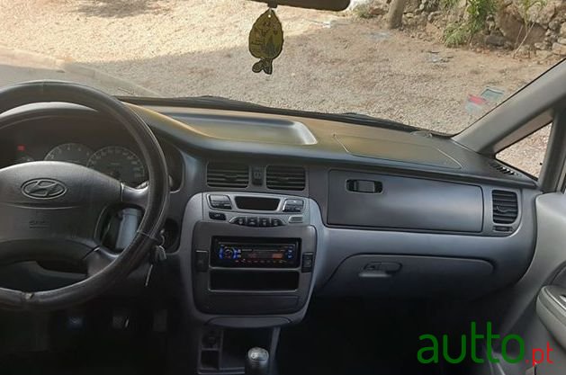 2002' Hyundai Trajet photo #4