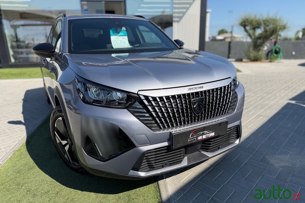 2024' Peugeot 2008 photo #2