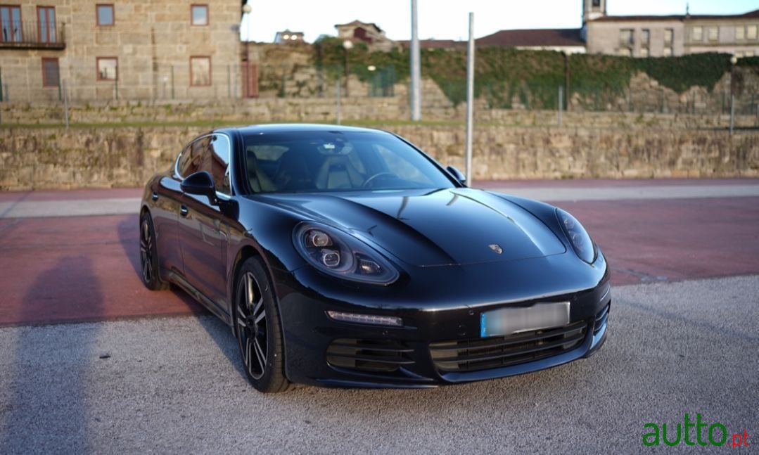 2014' Porsche Panamera photo #1