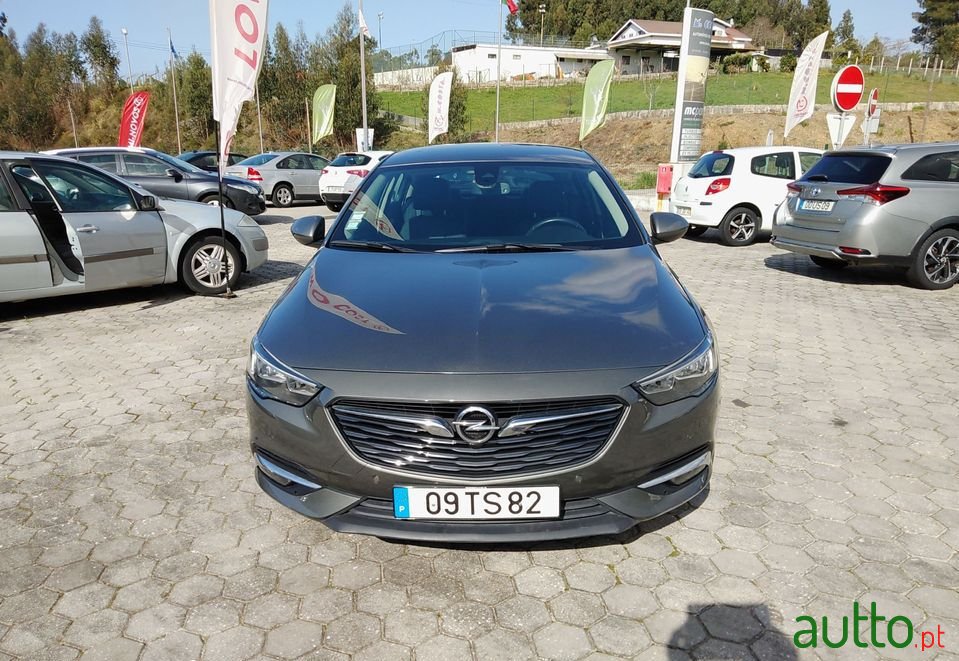 2017' Opel Insignia Grand Sport photo #2