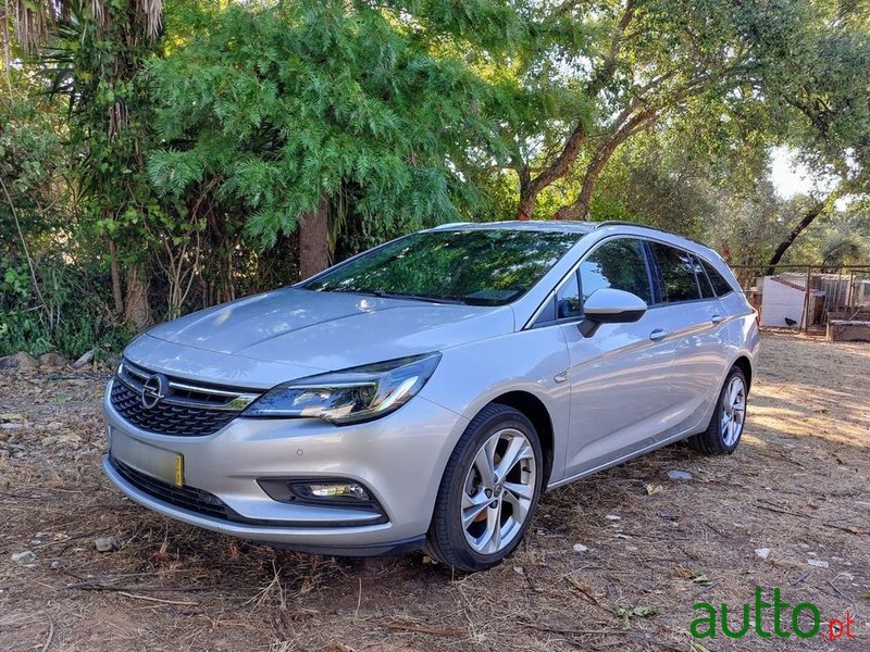 2017' Opel Astra Sports Tourer photo #1