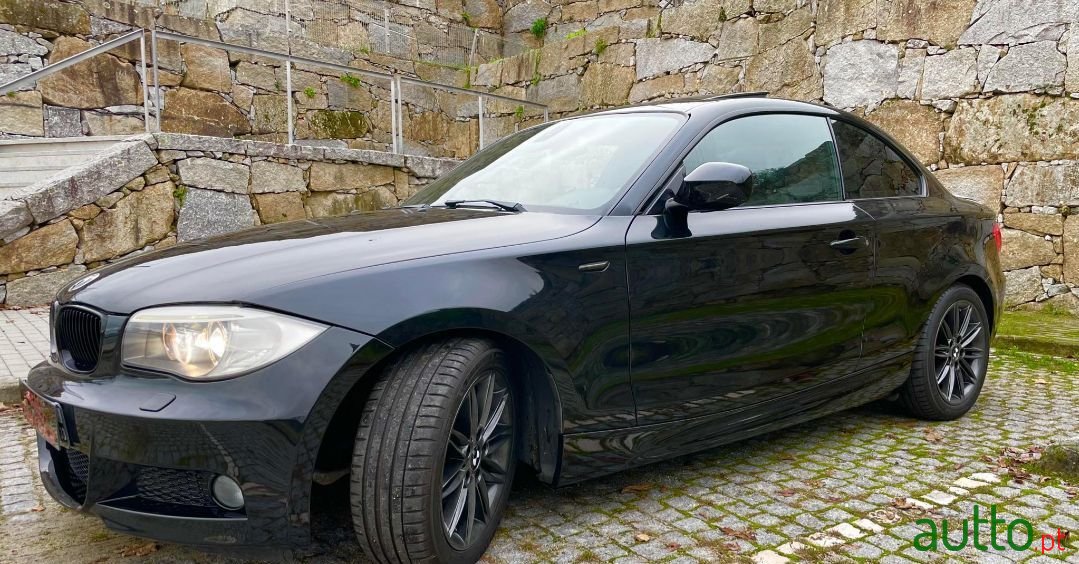 2011' BMW 120 photo #1