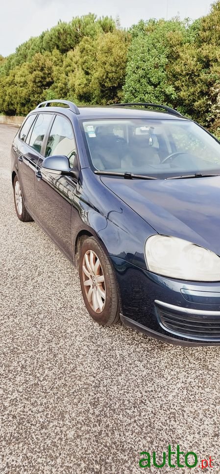 2009' Volkswagen Golf photo #3