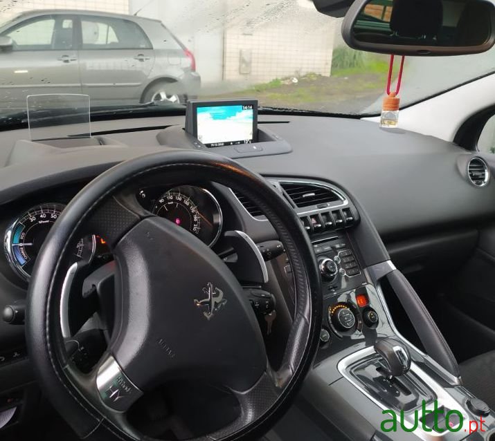 2012' Peugeot 3008 photo #1