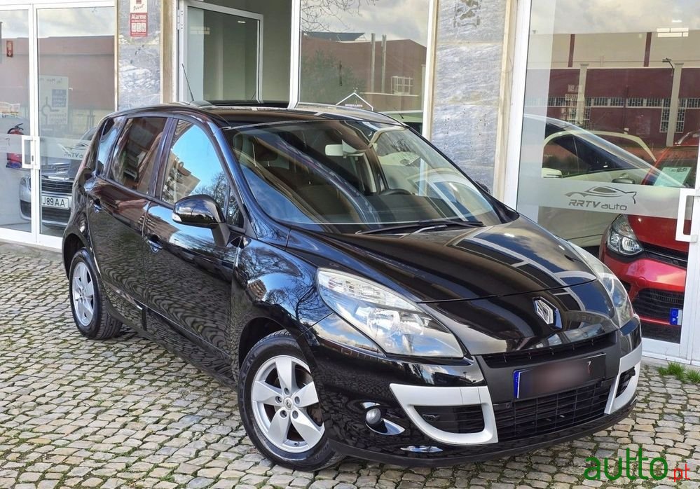 2010' Renault Scenic photo #3