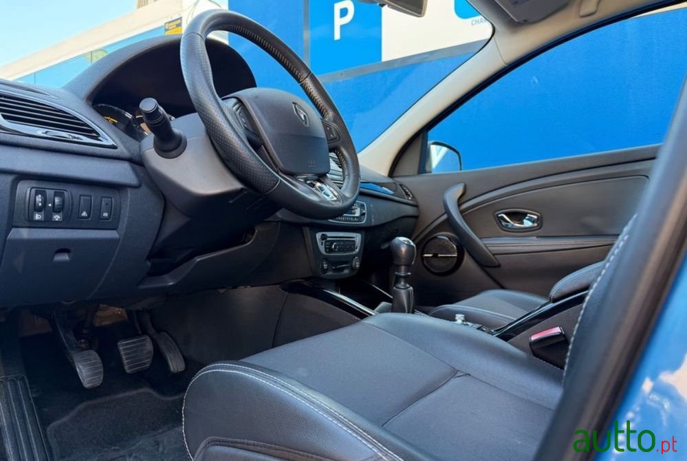 2013' Renault Mégane Sport Tourer photo #6