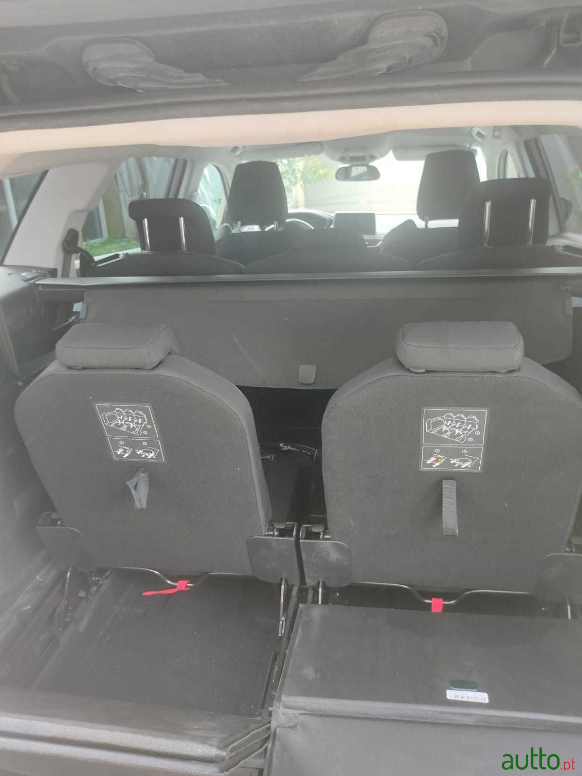 2017' Peugeot 5008 photo #5