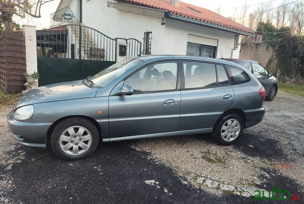2002' Kia Rio Sw photo #3