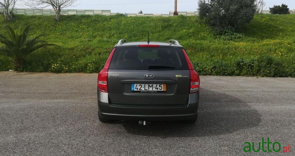 2011' Kia Ceed Sw photo #2