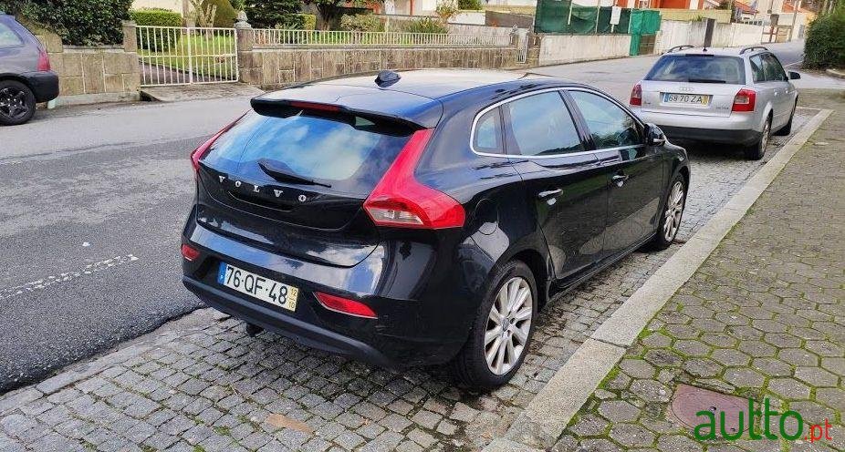 2012' Volvo V40 photo #1