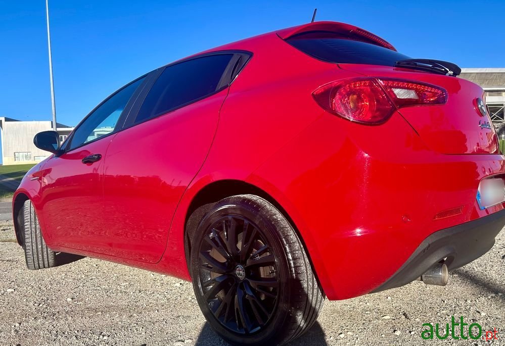 2015' Alfa Romeo Giulietta 1.6 Jtdm photo #3