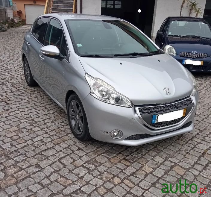 2012' Peugeot 208 photo #4