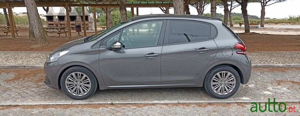 2019' Peugeot 208 photo #2