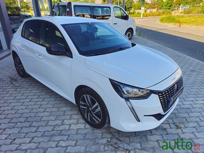 2023' Peugeot 208 photo #3