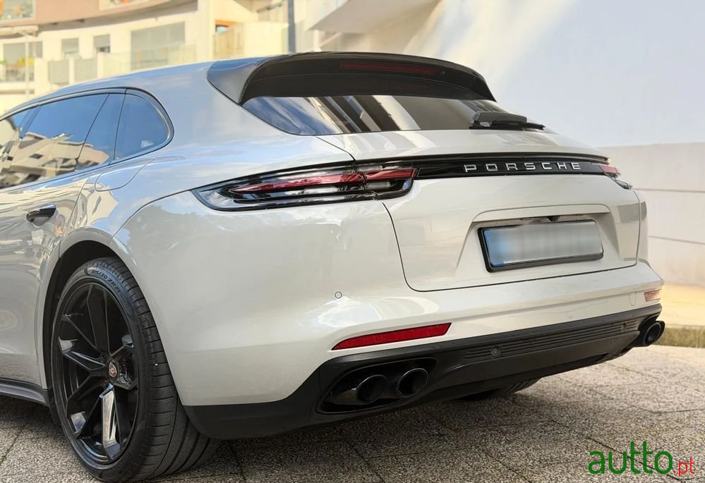 2018' Porsche Panamera Sport Turismo photo #5