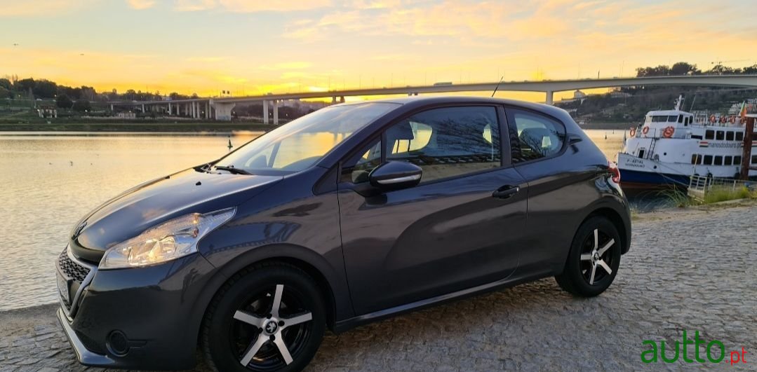 2012' Peugeot 208 photo #2