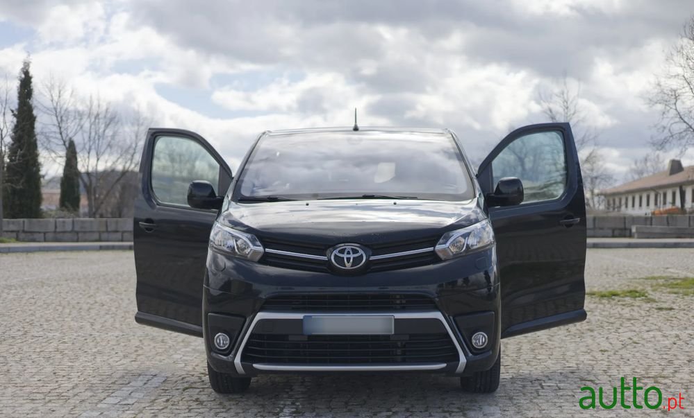2020' Toyota ProAce Verso photo #5