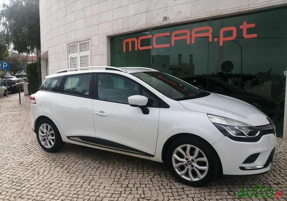 2017' Renault Clio Sport Tourer photo #1