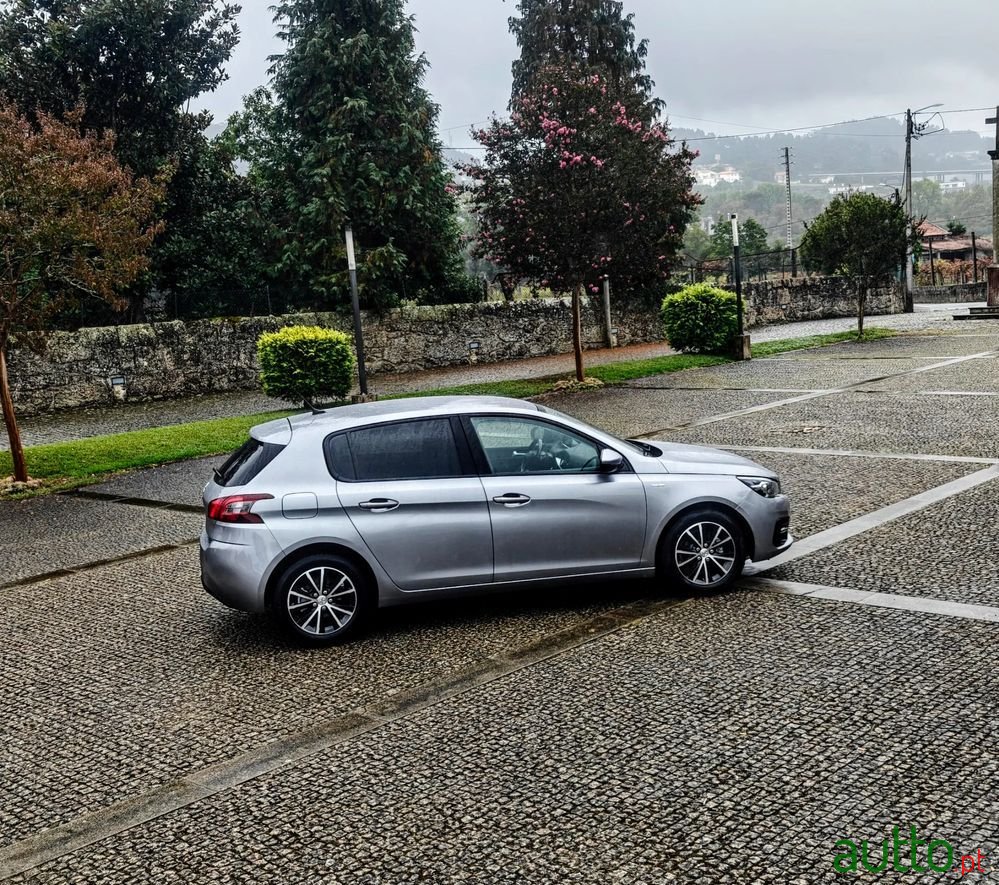 2019' Peugeot 308 photo #2