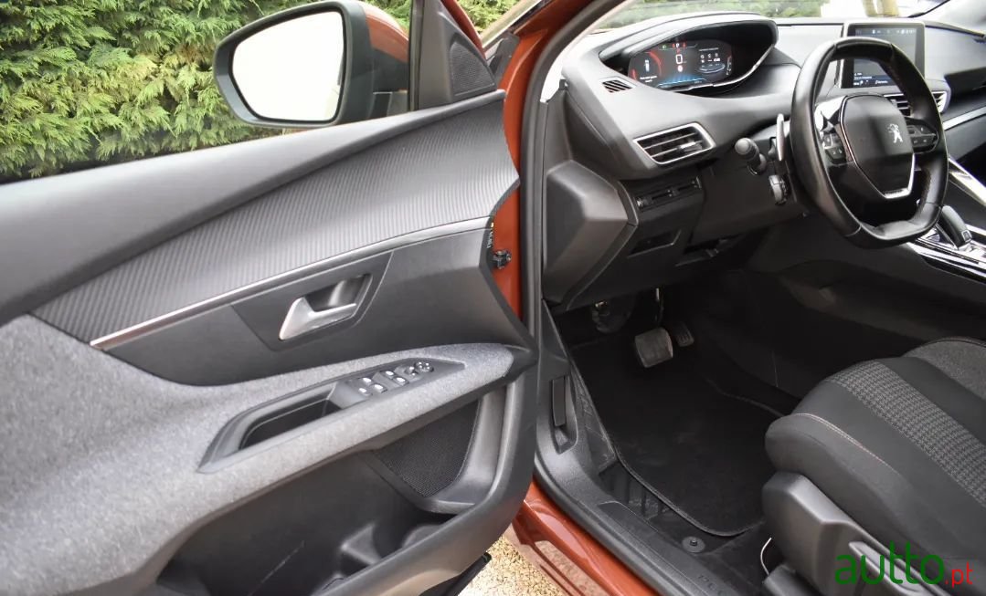 2017' Peugeot 3008 photo #6