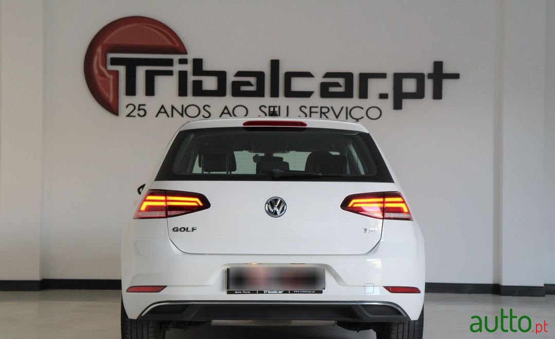 2017' Volkswagen Golf photo #3