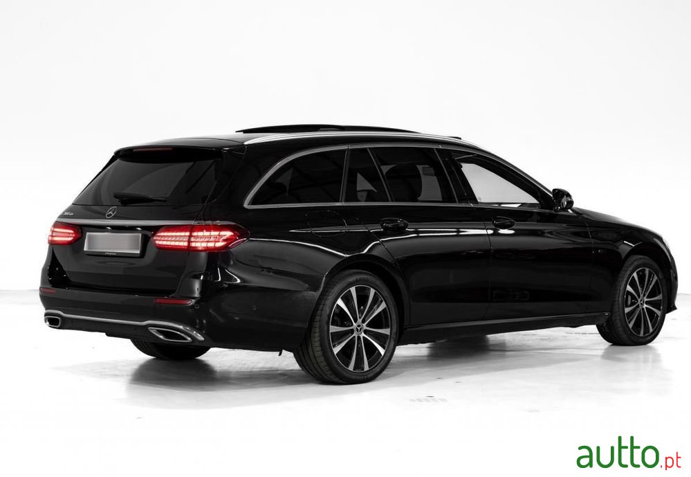 2021' Mercedes-Benz Classe E photo #2