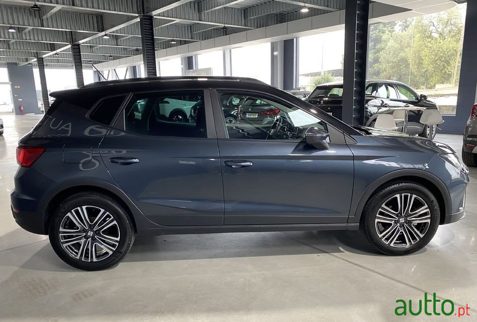 2022' SEAT Arona photo #5