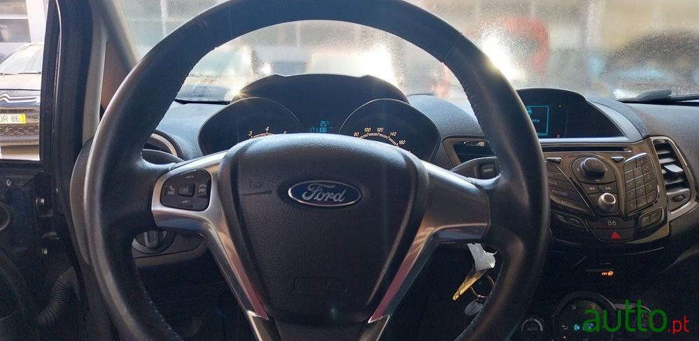 2015' Ford Fiesta photo #6